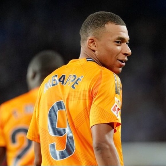 Kids Mbappe Orange Youth XL Jersey Real Madrid Soccer Kit - 2024-25 NWT Size 30 - Picture 7 of 7